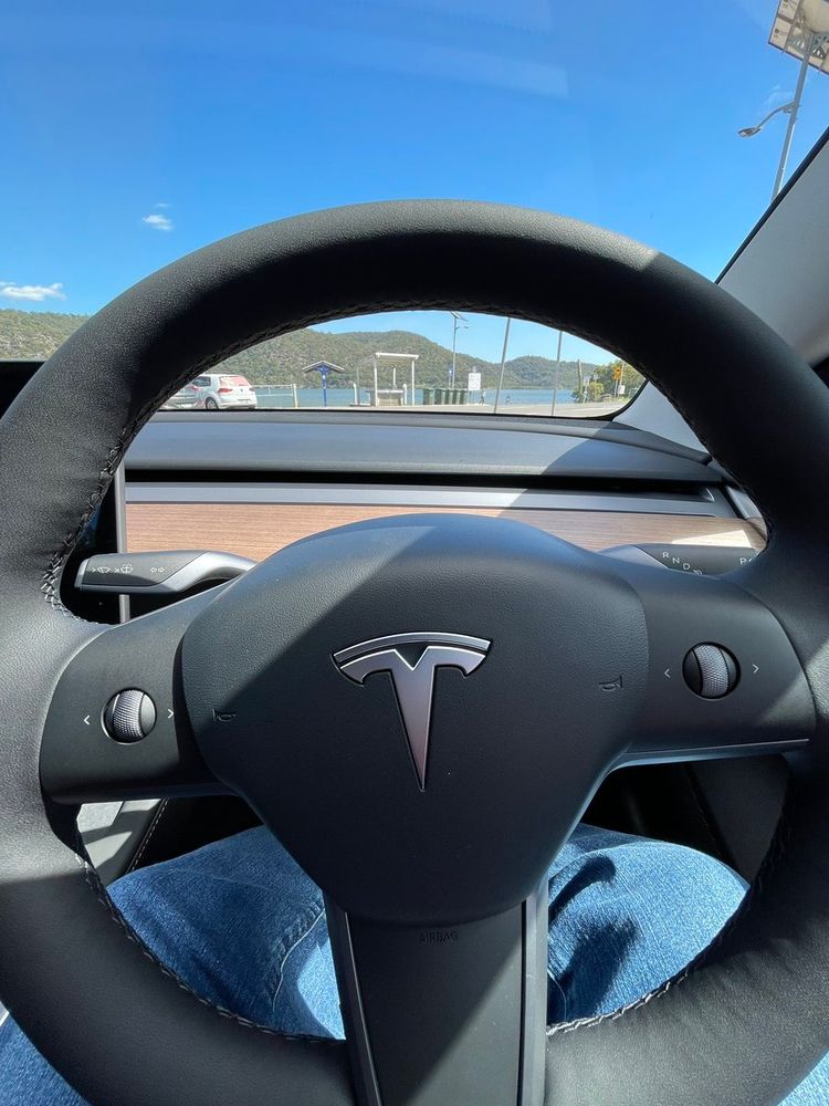 Tesla Model 3 SR+
